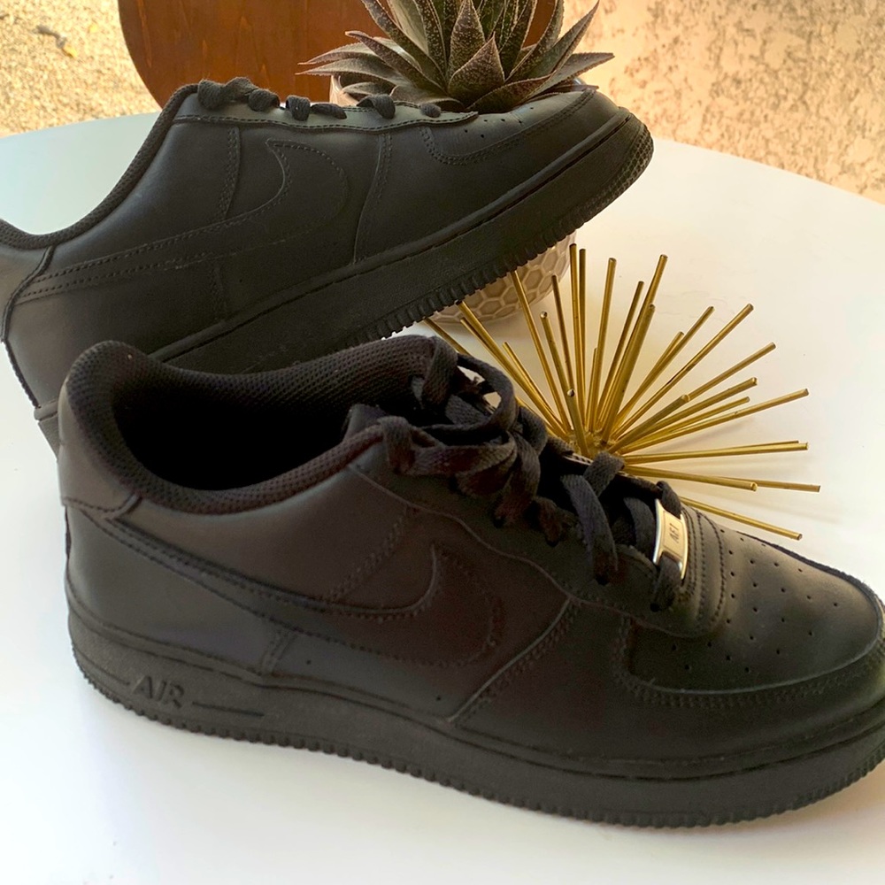 NIKE AIR FORCE 1